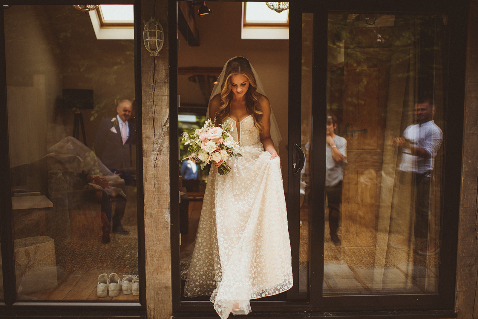 Bride’s Last Minute Wedding Dress Change, Tythe, Oxfordshire – Beragampengetahuan