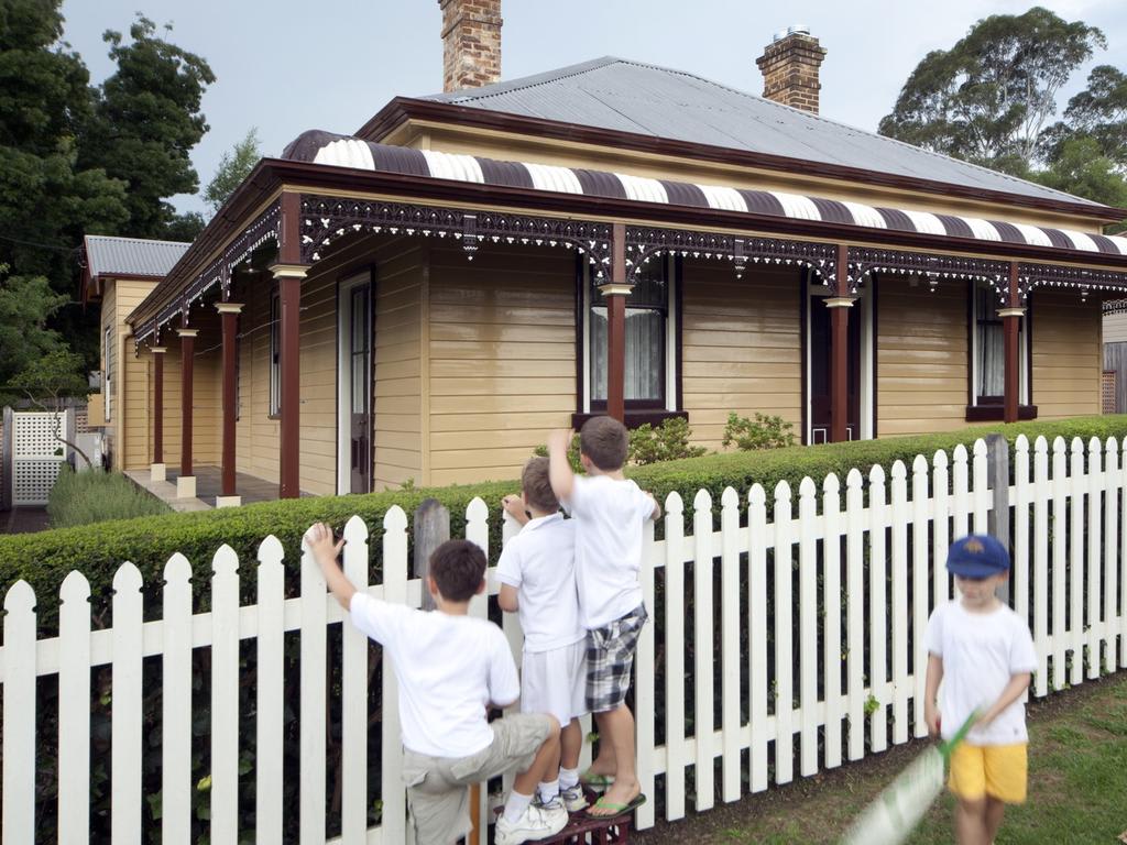 Australia’s ‘most iconic sports home’ for sale – Beragampengetahuan