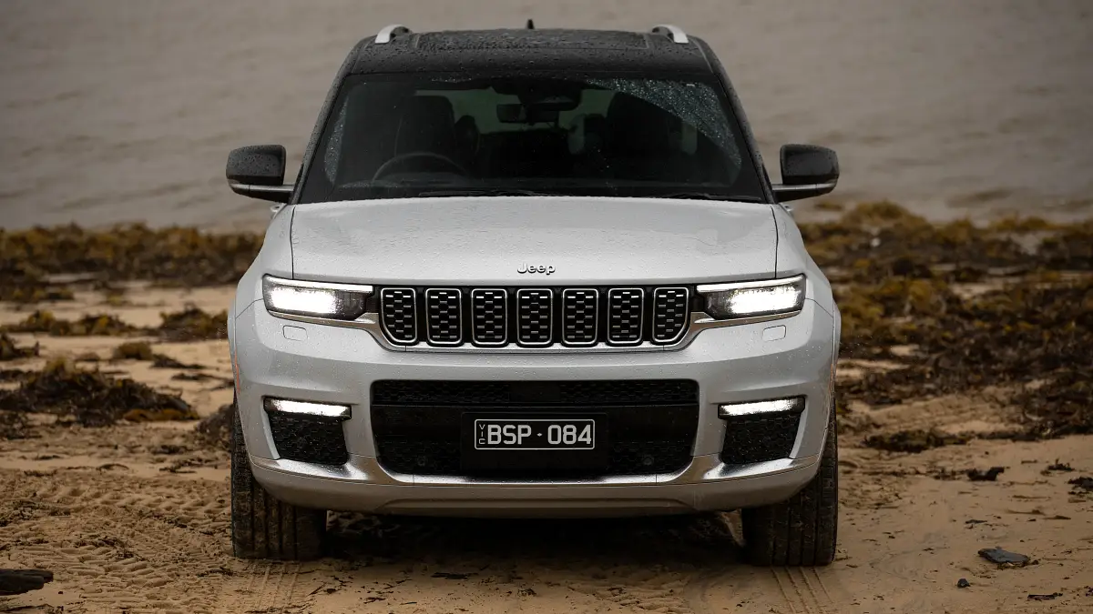 Jeep Grand Cherokee price slashed by up to $28,000 as sales tank – Beragampengetahuan
