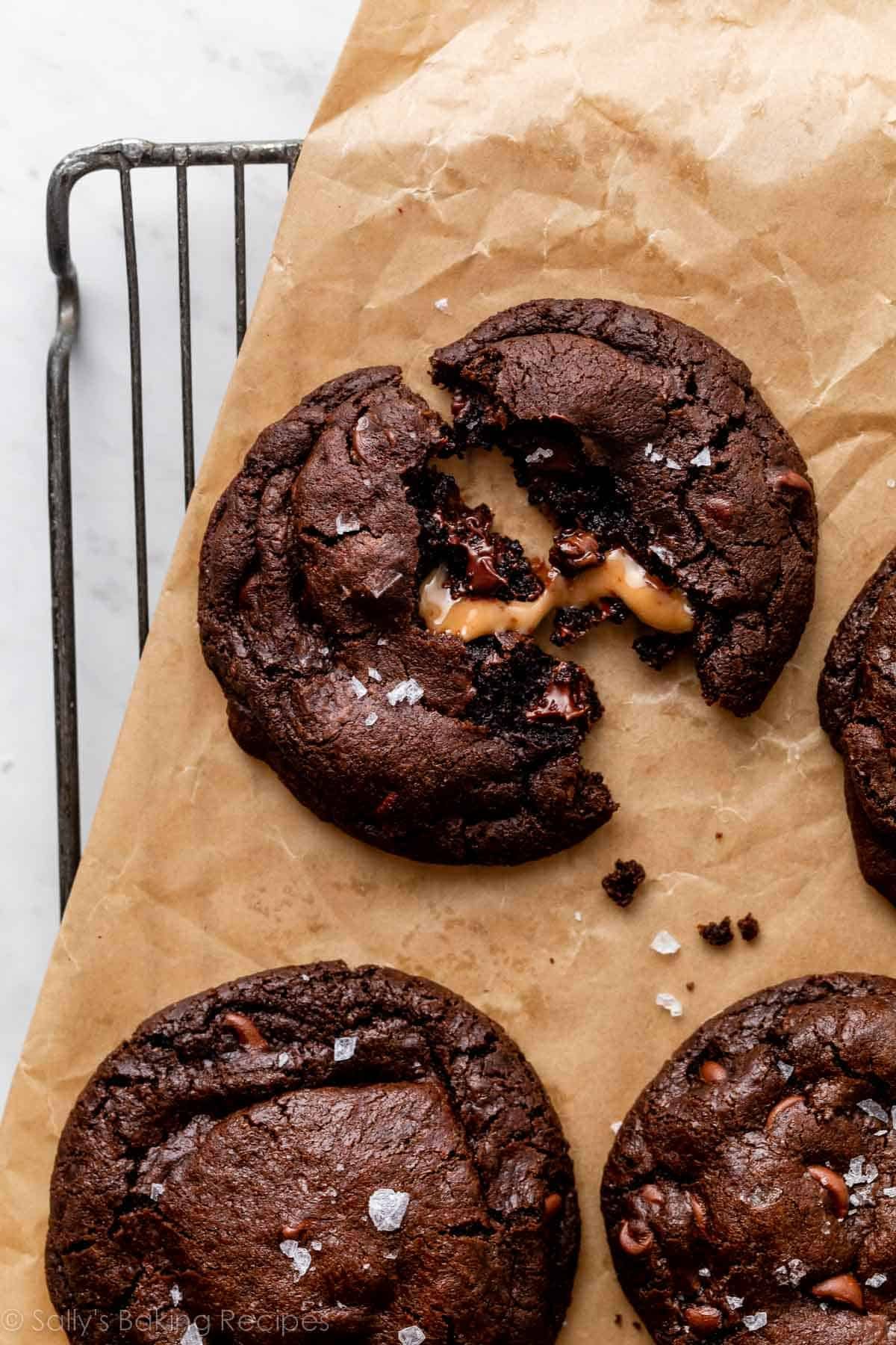 Salted Caramel Dark Chocolate Cookies – Beragampengetahuan