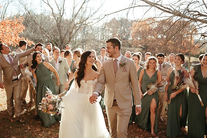 Hari pernikahan Emily dan Sam yang penuh warna dan unik di Kansas oleh Brooke Buck Photography

 – Beragampengetahuan
