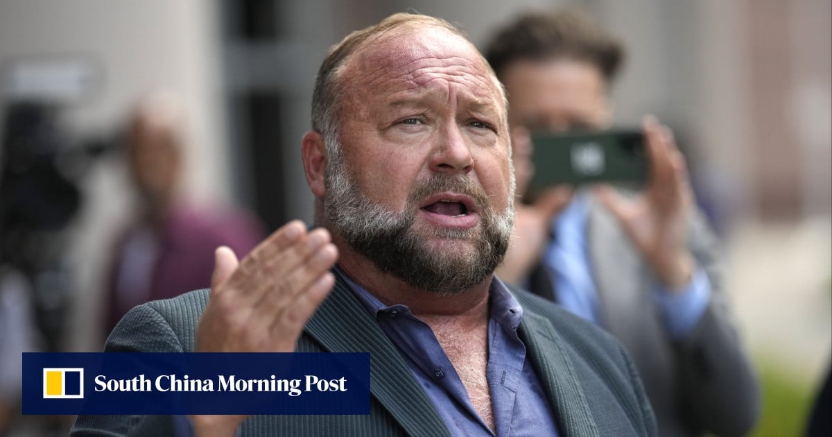 Hakim memutuskan nasib Infowars, aset Alex Jones yang akan dijual untuk melunasi hutang Sandy Hook

 – Beragampengetahuan