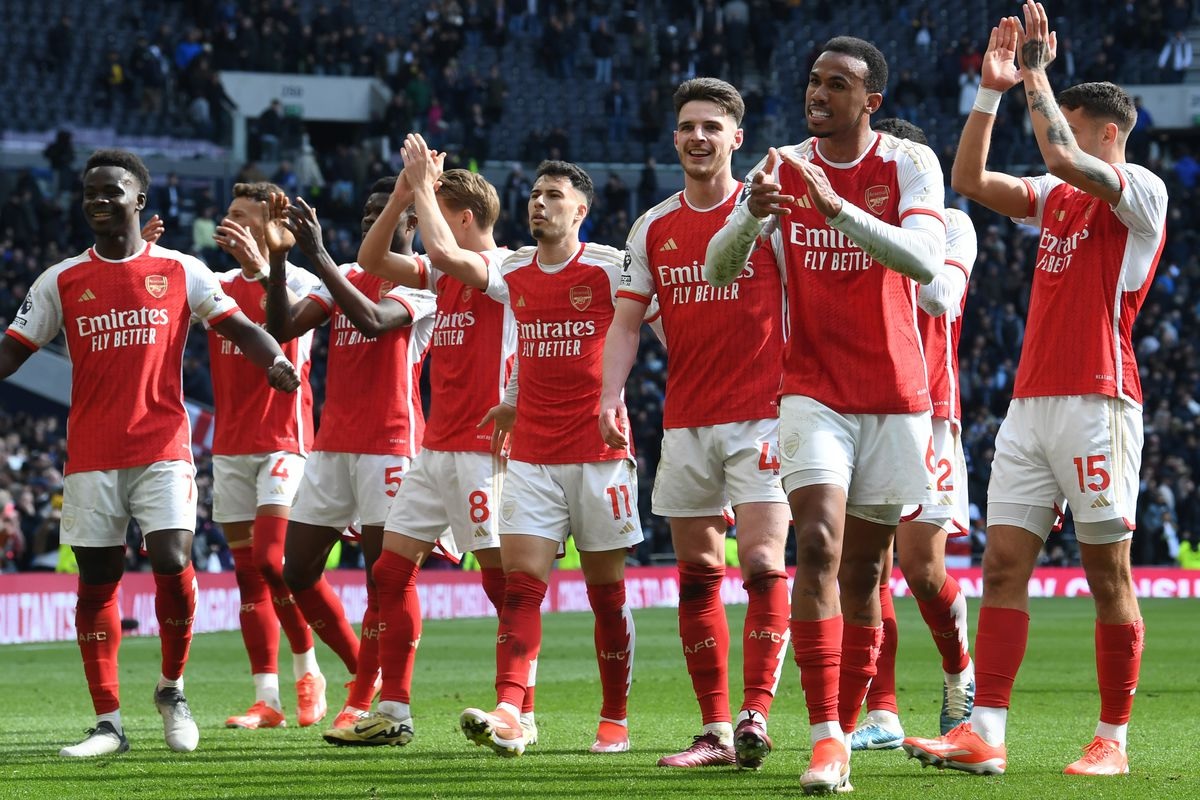 Arsenal mengirimkan tawaran senilai 20 juta euro untuk bek serba bisa itu

 – Beragampengetahuan