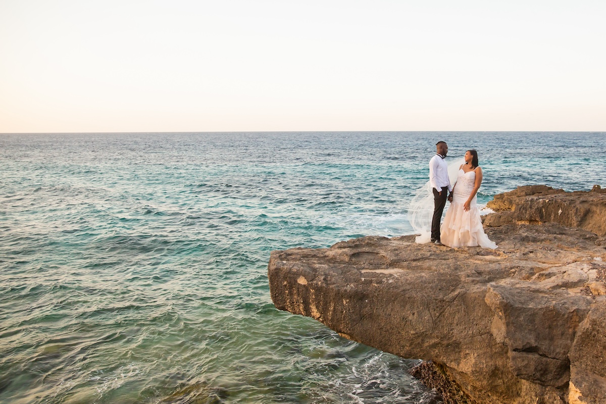 Inspirasi pernikahan One Love Cliffside di Borghinvilla di Jamaika

 – Beragampengetahuan