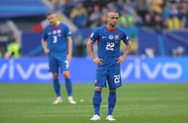 Stanislav Lobotka terancam ditolak oleh Barcelona.

 – Beragampengetahuan
