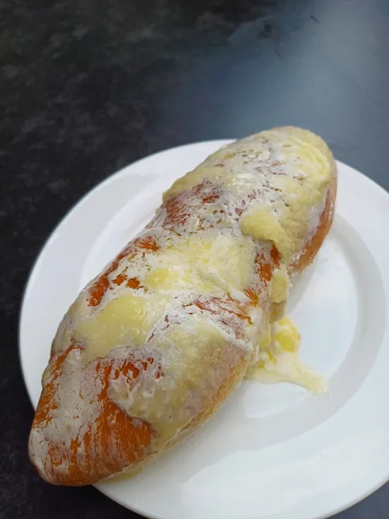 Roti Keju di Hotel Luar Biasa