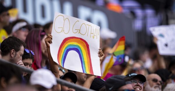 Di dalam acara NWSL Pride

 – Beragampengetahuan