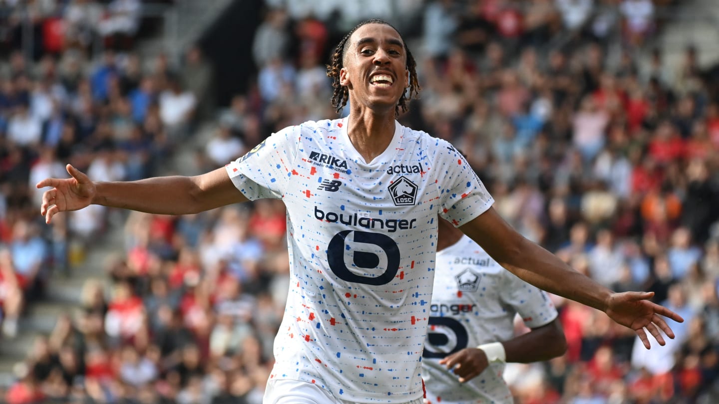 Leny Yoro ‘siap untuk pemeriksaan medis Man Utd’ saat transfer kejutan senilai £53 juta semakin dekat

 – Beragampengetahuan