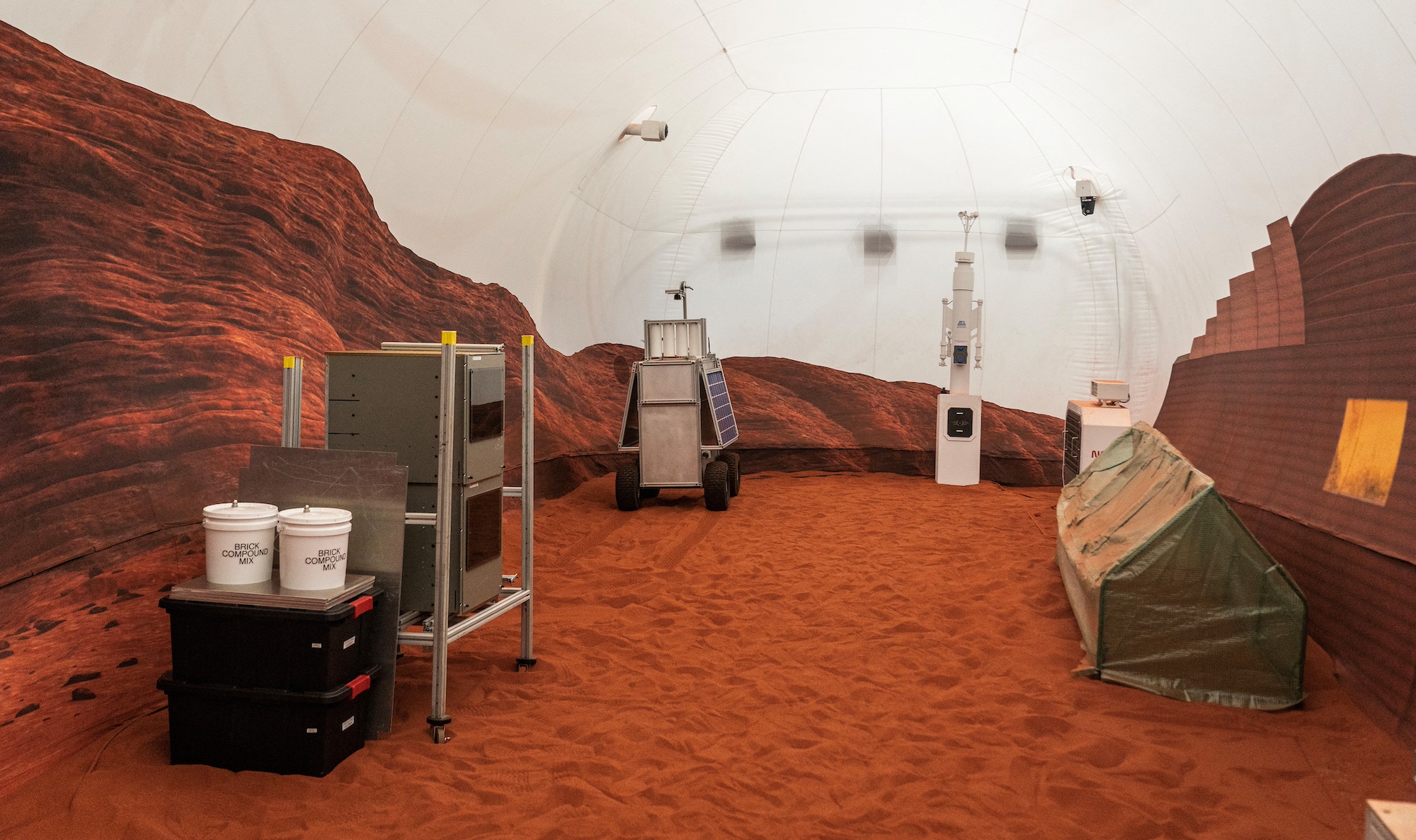 NASA harus menempatkan saya dalam simulasi misi Mars untuk menguji ketahanan para astronot.

 – Beragampengetahuan
