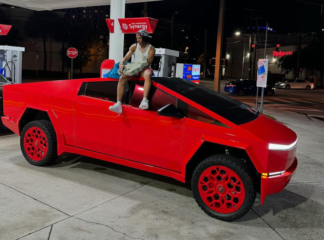 Lil Baby memamerkan Tesla Cybertruck merah kustomnya di atas roda Forgiato

 – Beragampengetahuan