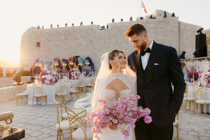 Bunga adalah bintang pernikahan Kastil Lovrijenac

 – Beragampengetahuan