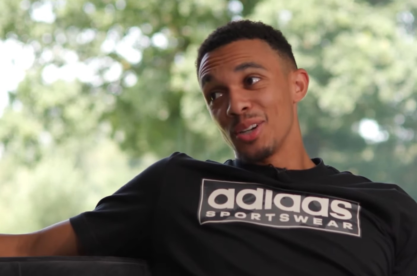 (Video) Trent dengan tenang menghindari pertanyaan tentang posisi favoritnya

 – Beragampengetahuan