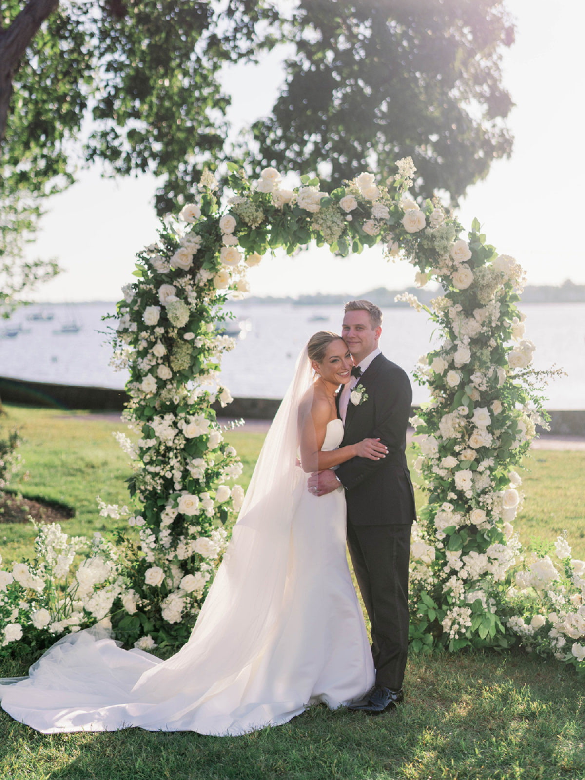 Seorang pengantin wanita mencoba lebih dari 100 gaun untuk pernikahan musim gugurnya di Connecticut sebelum dia menemukan yang tepat!

 – Beragampengetahuan