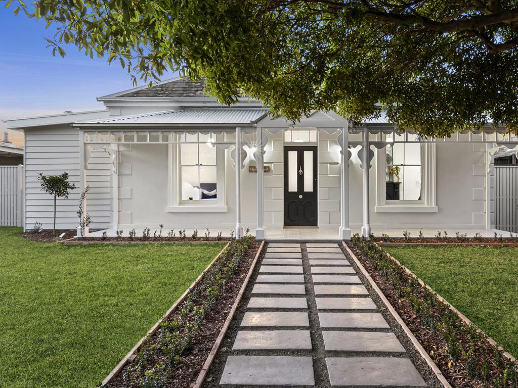 Renovasi luar biasa mengubah rumah awal Geelong West

 – Beragampengetahuan