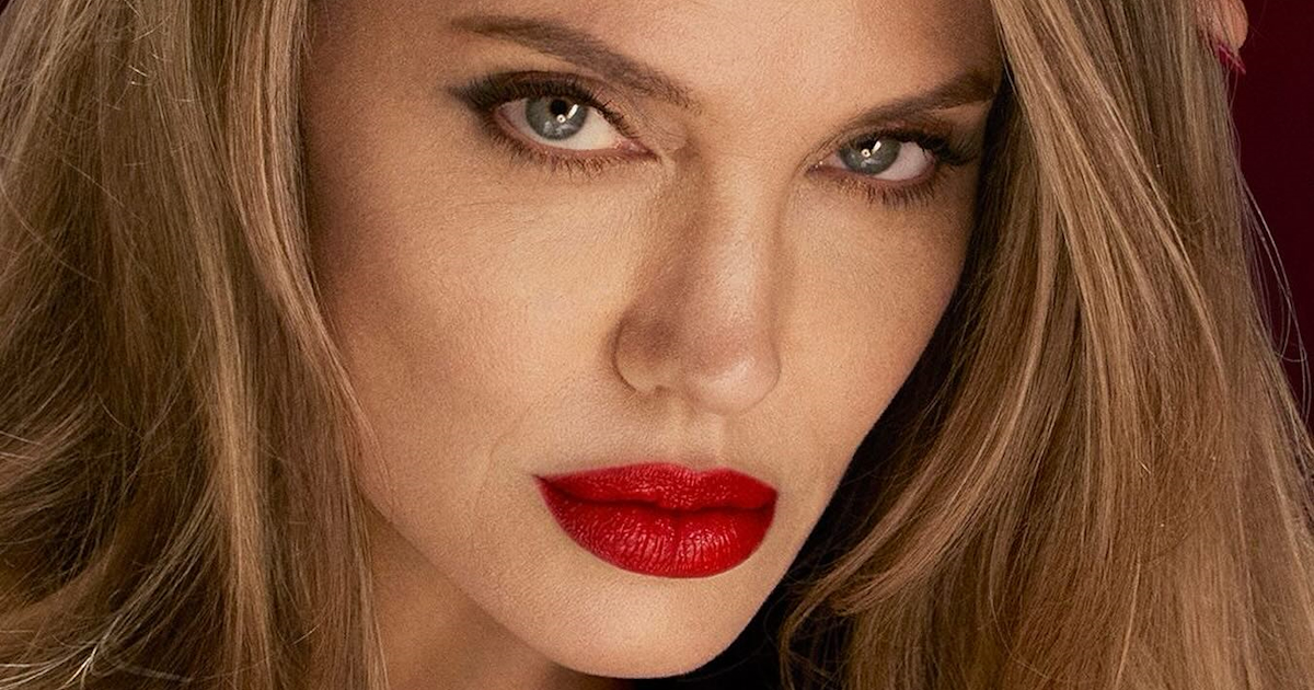 Kampanye iklan kecantikan Angelina Jolie Tom Ford 2024

 – Beragampengetahuan