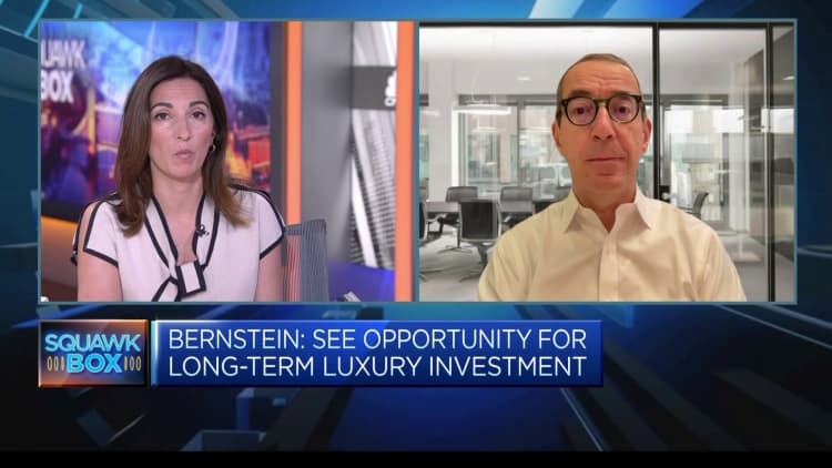 Analis mengatakan Burberry harus menargetkan pasar yang ideal setelah gagal melakukan reposisi produk kelas atas