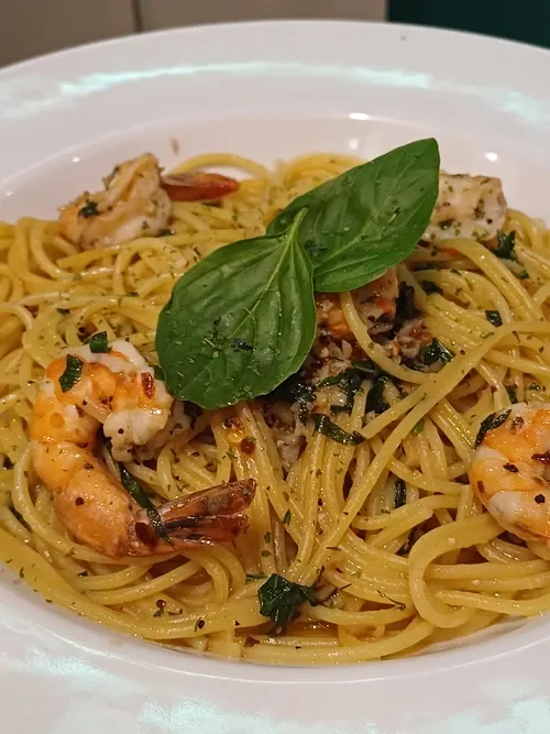 Italianni's Shrimp and Basil Aglio Olio