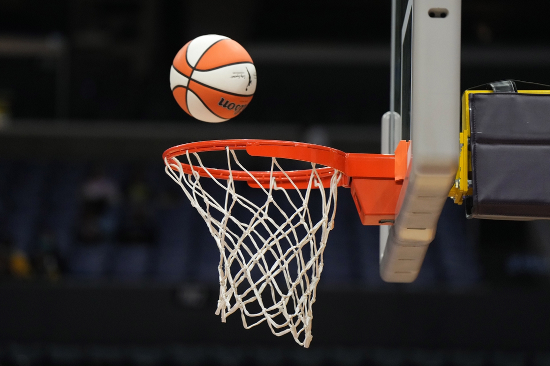 Pertahanan Aces terlalu kuat untuk Storm di Game 1.

 – Beragampengetahuan