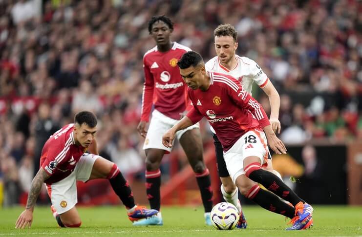 Erik Ten Haag membela permainan Casemiro

 – Beragampengetahuan