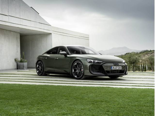 Performa Audi RS E-Tron GT 2025
