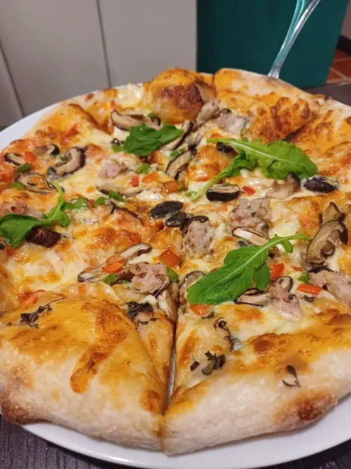 Italianni's Sausage & pepper pizza