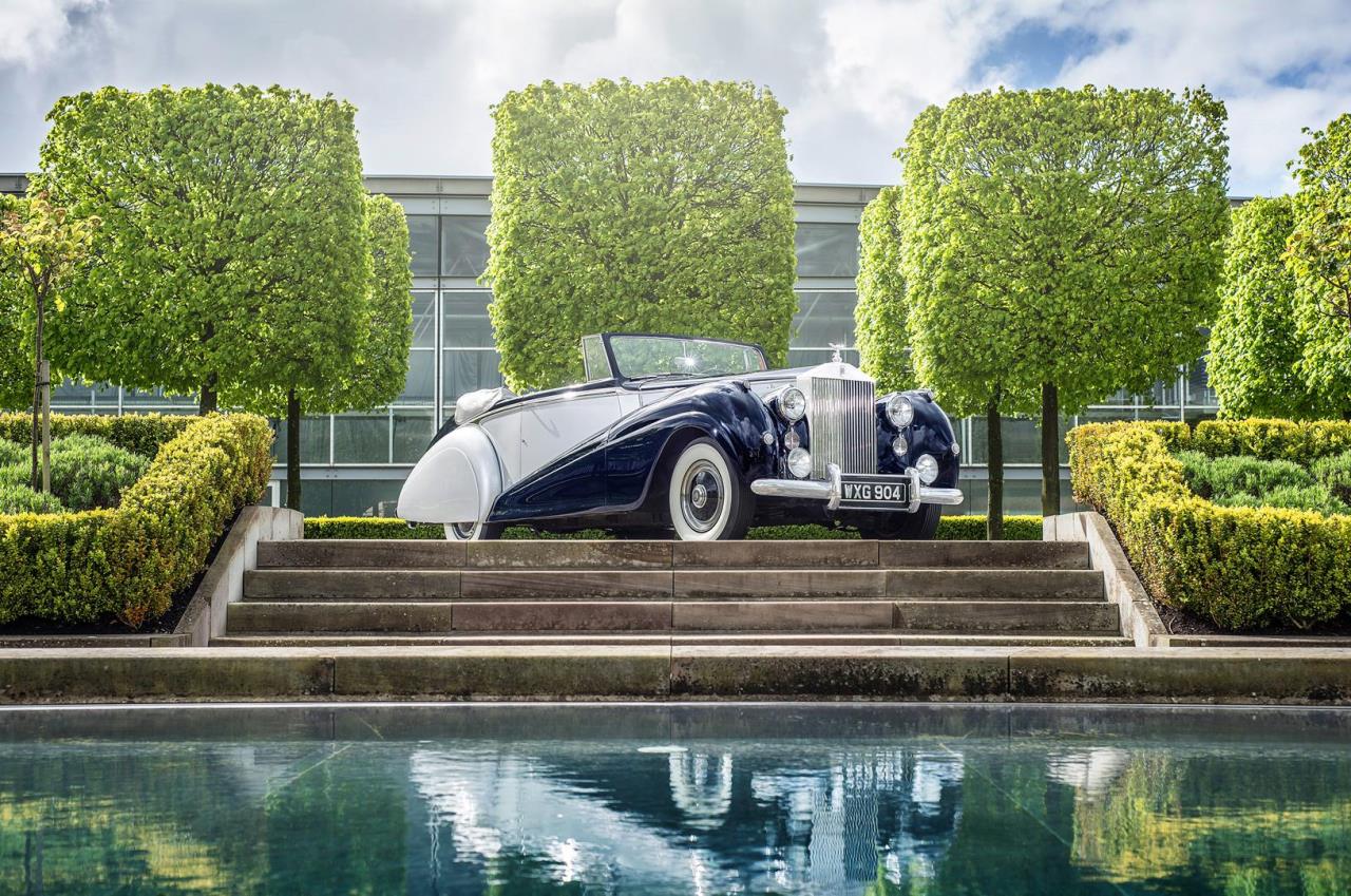 Model merek: Rolls-Royce Silver Dawn tahun 1940-an

 – Beragampengetahuan
