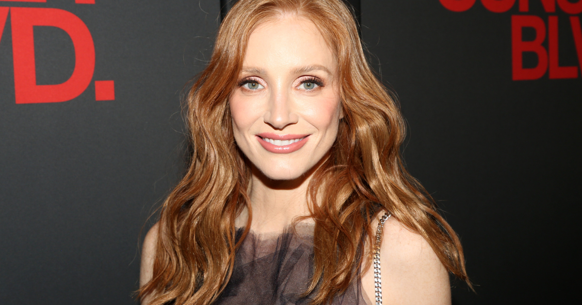 Jessica Chastain bersinar di Oscar de la Renta, sekarang dibuka di Sunset Blvd.

 – Beragampengetahuan