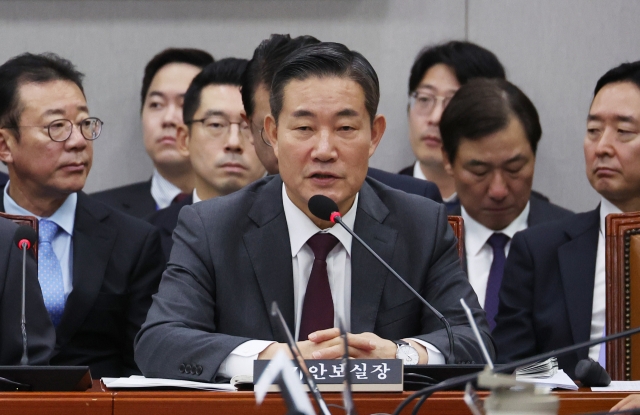 Penasihat Keamanan Nasional Shin Won-sik berbicara selama audit parlemen di Seoul pada hari Jumat. (Yonhap)
