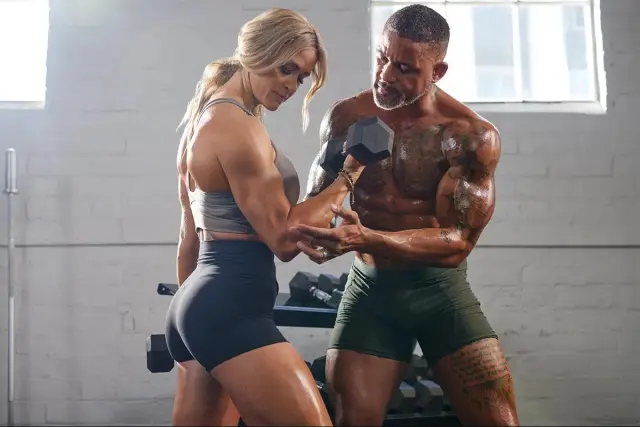 Program transformasi online 12 minggu yang baru ini memiliki rahasia untuk mendapatkan bentuk tubuh terbaik Anda Angkat besi BODI-by-Beachbody