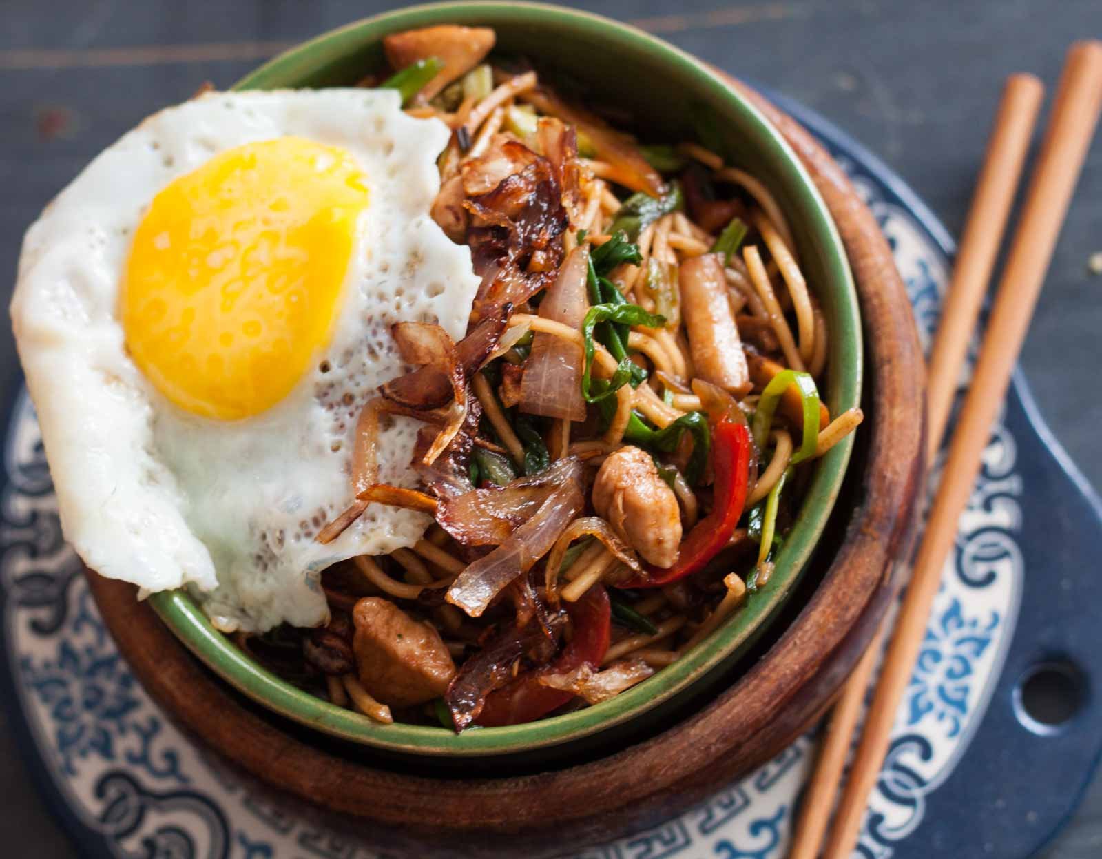 Resep Mie Goreng Ayam – Mie dengan saus Sriracha dari Archana Kitchen

 – Beragampengetahuan