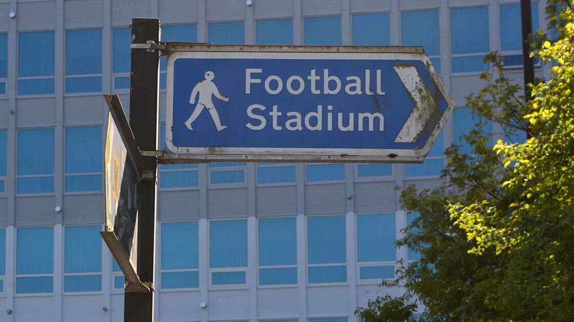 Siapa yang ingin menjadi wasit? Tanyakan saja pada David Coote…

 – Beragampengetahuan