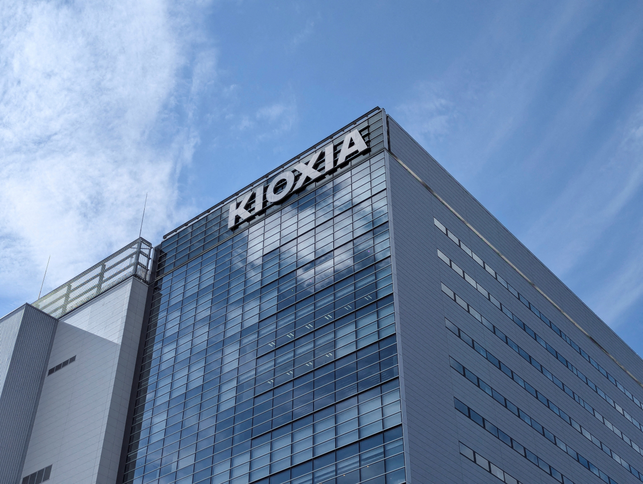 Produsen chip Korea mempertimbangkan opsi saat IPO Kioxia

 – Beragampengetahuan