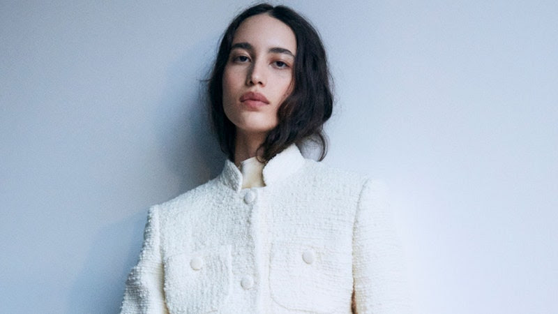 Gambar mungkin berisi: Elizabeth Jagger, dewasa, orang, pakaian, pakaian rajut, sweter, mantel, wajah dan kepala Gambar mungkin berisi: Elizabeth Jagger, dewasa, orang, pakaian, pakaian rajut, sweter, mantel, wajah dan kepala