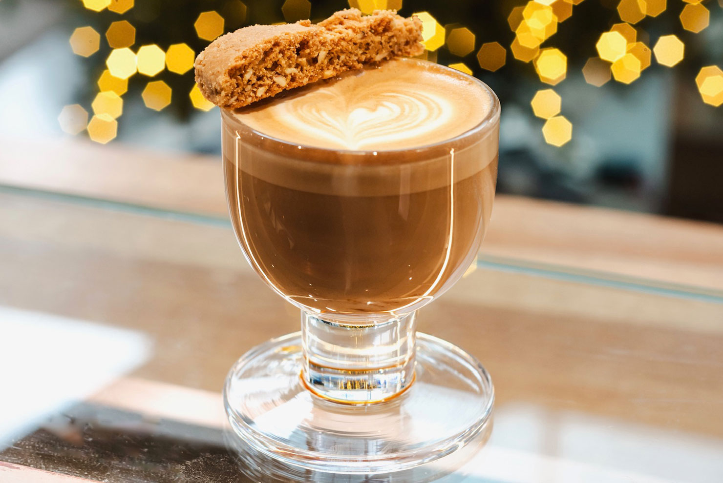 Di menu: Nikmati Almond Bisco-Latte untuk liburan

 – Beragampengetahuan