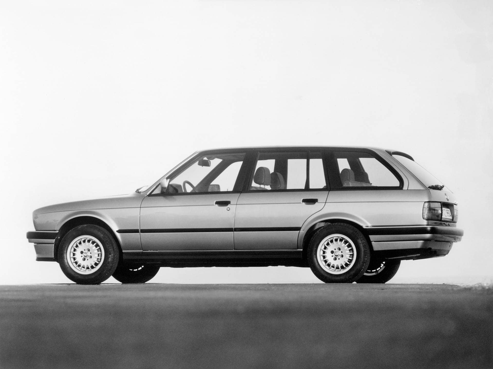 Jay Leno dan Jason Cammisa Ikatan dalam BMW 325i Touring Langka (E30)

 – Beragampengetahuan