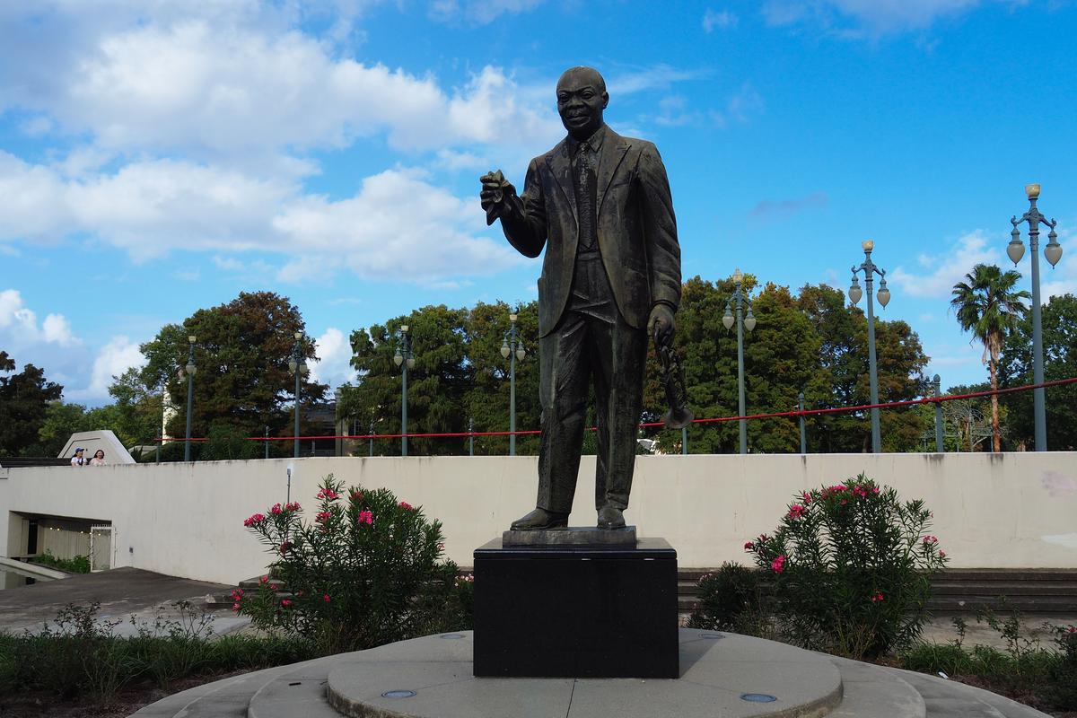 Taman Louis Armstrong

 – Beragampengetahuan