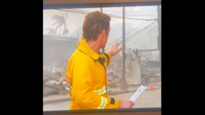 Pembawa berita beragampengetahuan David Muir dikritik karena mengenakan jepitan di jaket pemadam kebakarannya saat meliput kebakaran hutan Los Angeles. 'Bajingan narsisis': Pembawa acara ABC David Muir membanting jepitan jaket saat meliput kebakaran hutan