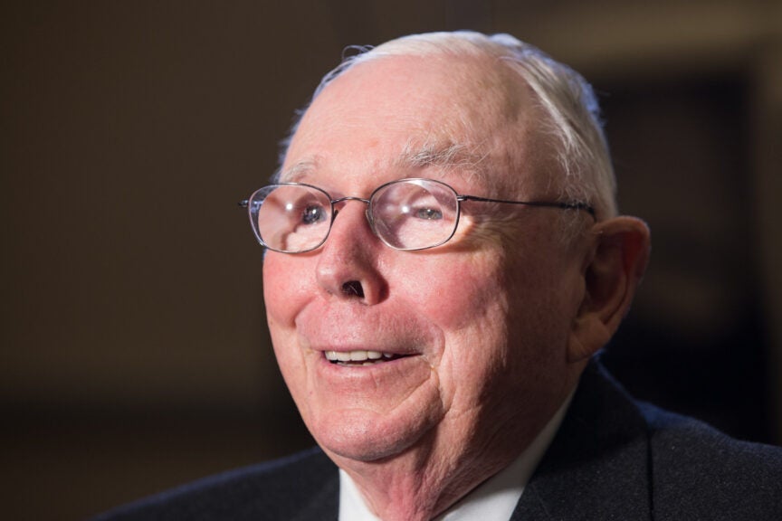 Tiga Pelajaran Berinvestasi dari Charlie Munger: “Beli bisnis hebat dengan harga wajar. Uang besar bukanlah membeli atau menjual, melainkan menunggu.

 – Beragampengetahuan