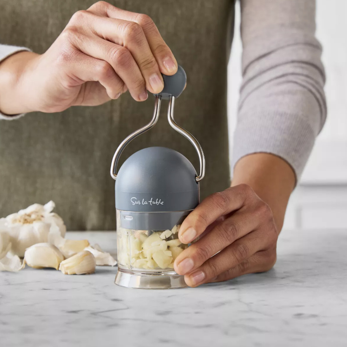 Sur La Table Ratchet Bawang Putih & Perajang Jahe.