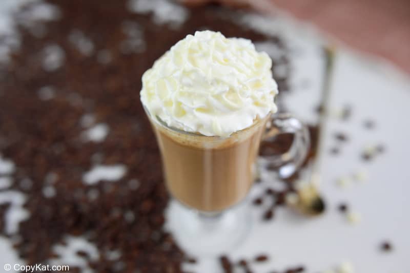 Pembuatan dan Video Mocha Cokelat Putih Starbucks Peniru

 – Beragampengetahuan