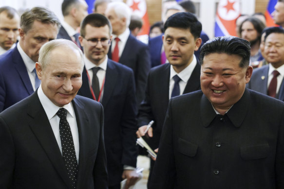 Tahun lalu, Vladimir Putin dan Kim Jong -un berada di Pyongyang, Korea Utara.