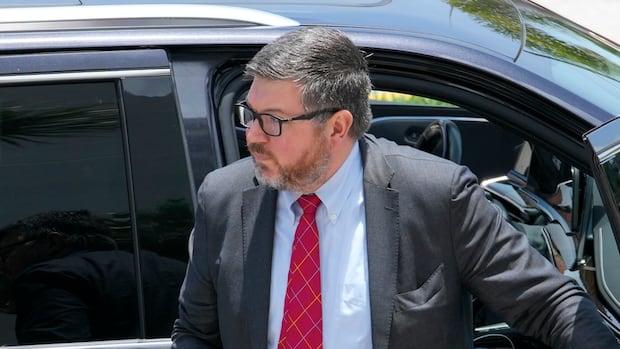 Trump menunjuk pengacara Stanley Woodward ke tim hukum Gedung Putih

 – Beragampengetahuan