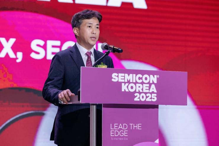 CEO SK Hynix Kwak Noh-Jung mengatakan bahwa ‘saham tinggi’ dalam proses evolusi AI

 – Beragampengetahuan