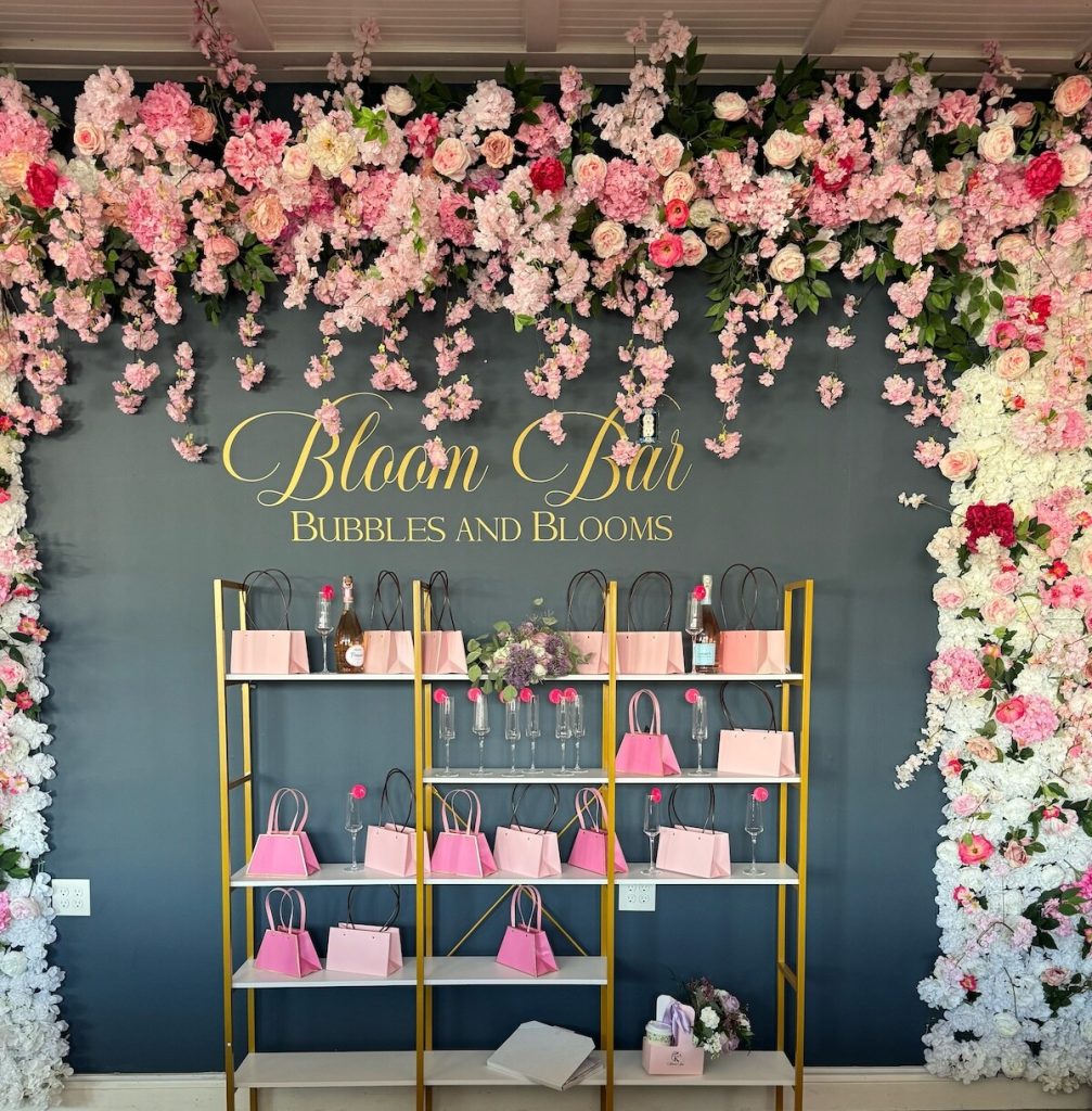 Pilih kalender Anda pada 9 Maret 2025, untuk merayakan pembukaan besar Bloom Bar di kota Hamilton, New Jersey!