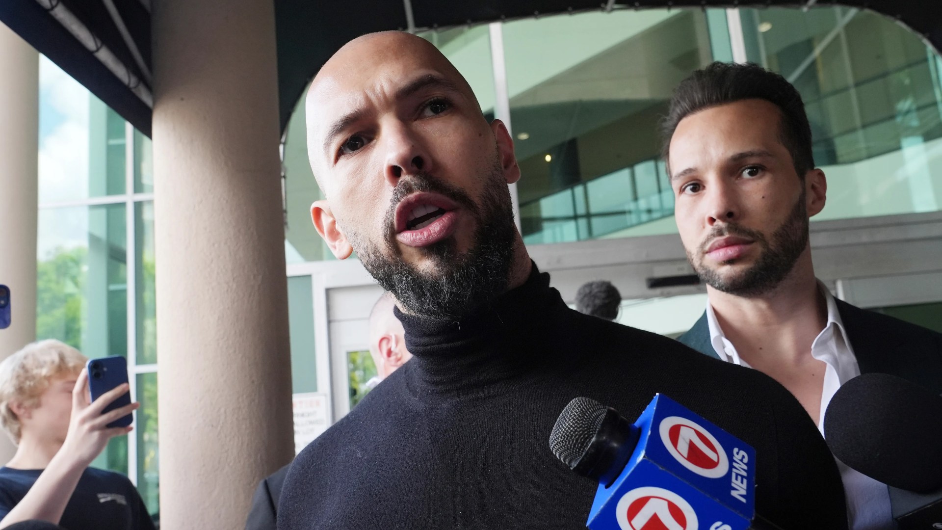 Sir Keir Starmer Terbang Ke kami sebagai “Pedagang Seks” Andrew Tate dan Brother Tristan

 – Beragampengetahuan