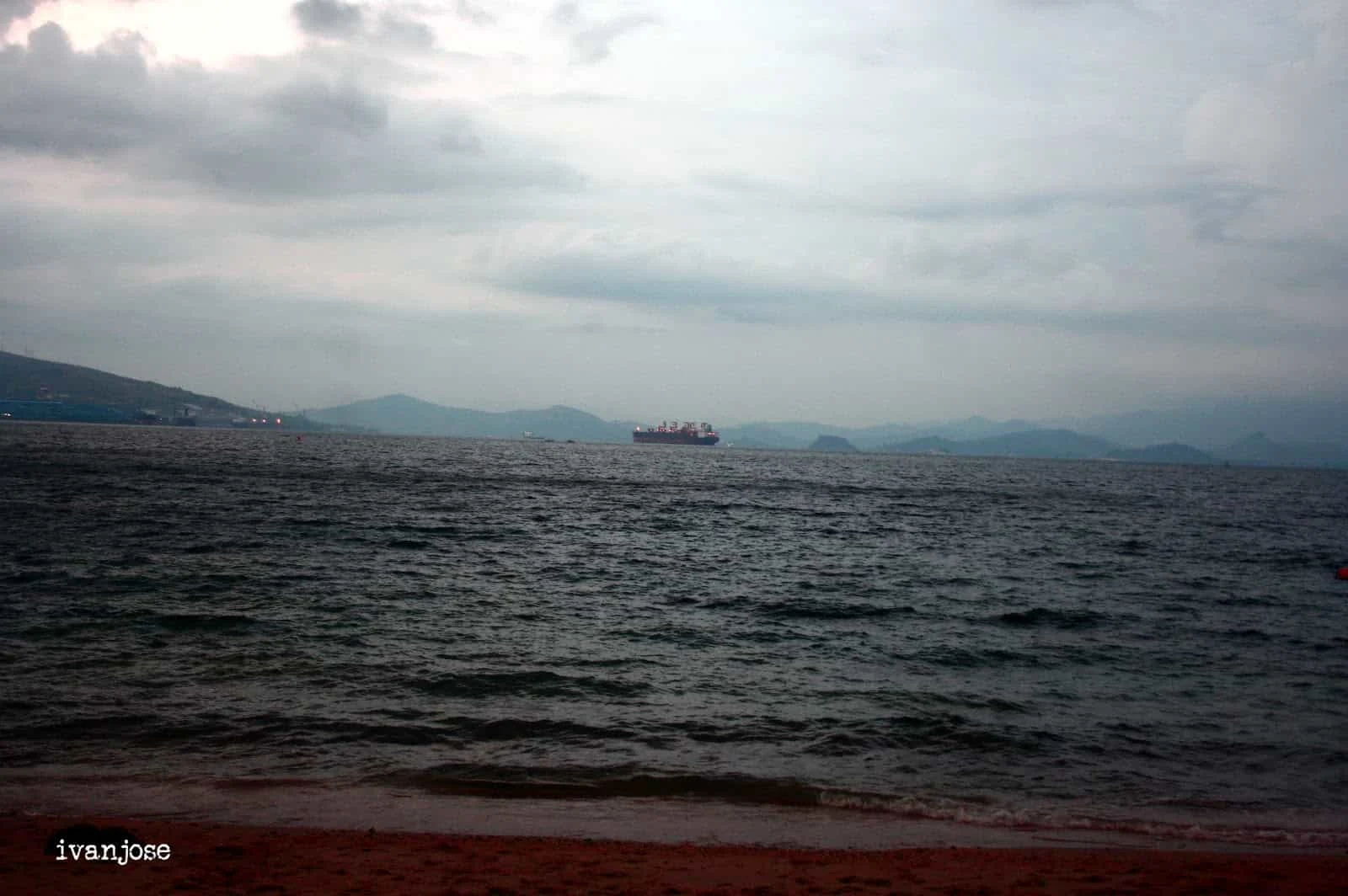 Pemandangan laut dalam perjalanan ke Pulau Grande