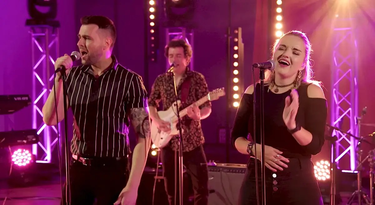 House – cincin kawin baru, dinamis dan berbakat

 – Beragampengetahuan