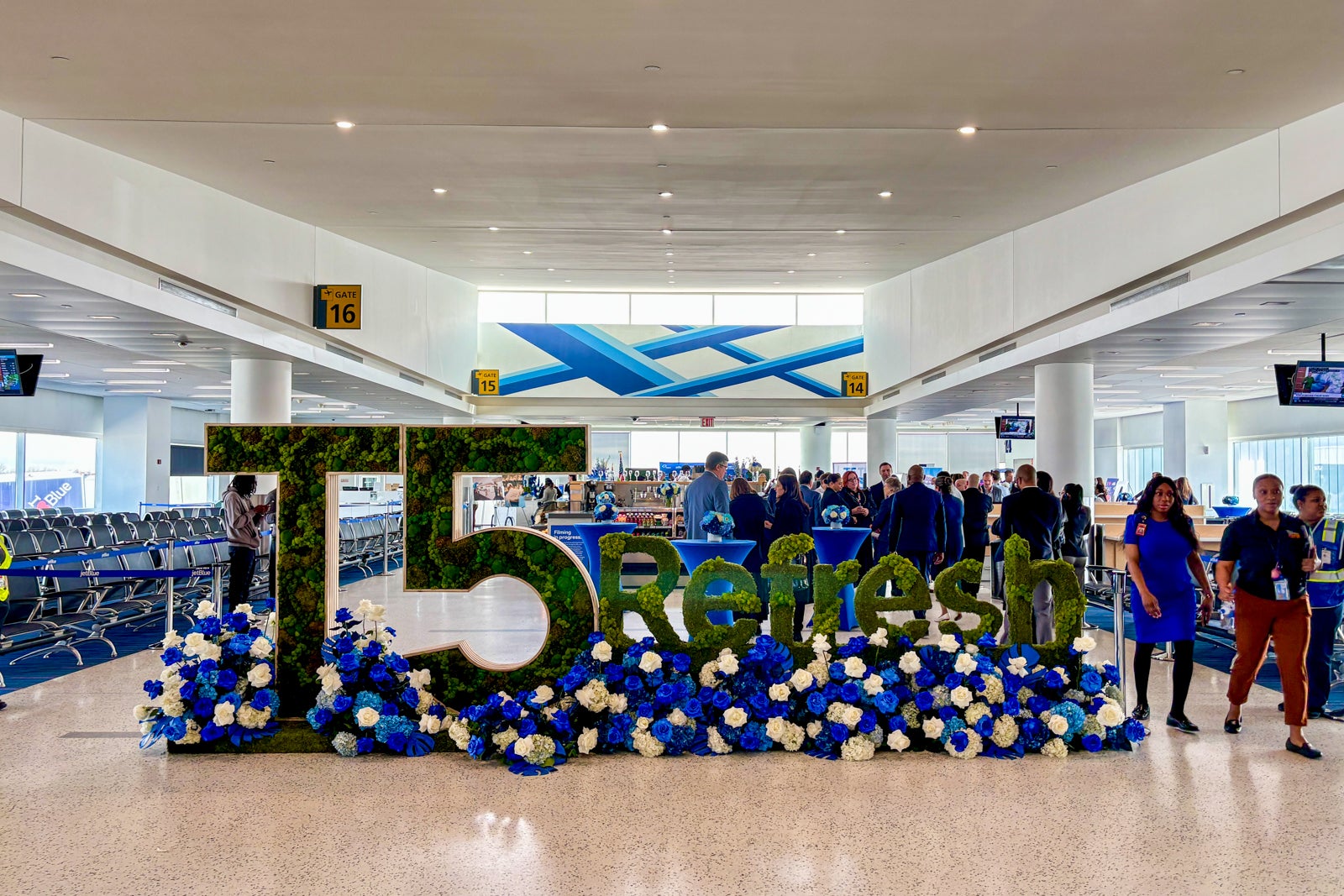 JetBlue’s Reverse Dell Tower Lounge: “Kita bisa menjadi Jet Blue terbaik”

 – Beragampengetahuan