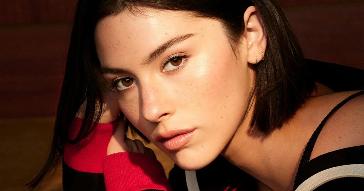 Gracie Abrams bersinar untuk kosmetik jam pasir
 – Beragampengetahuan