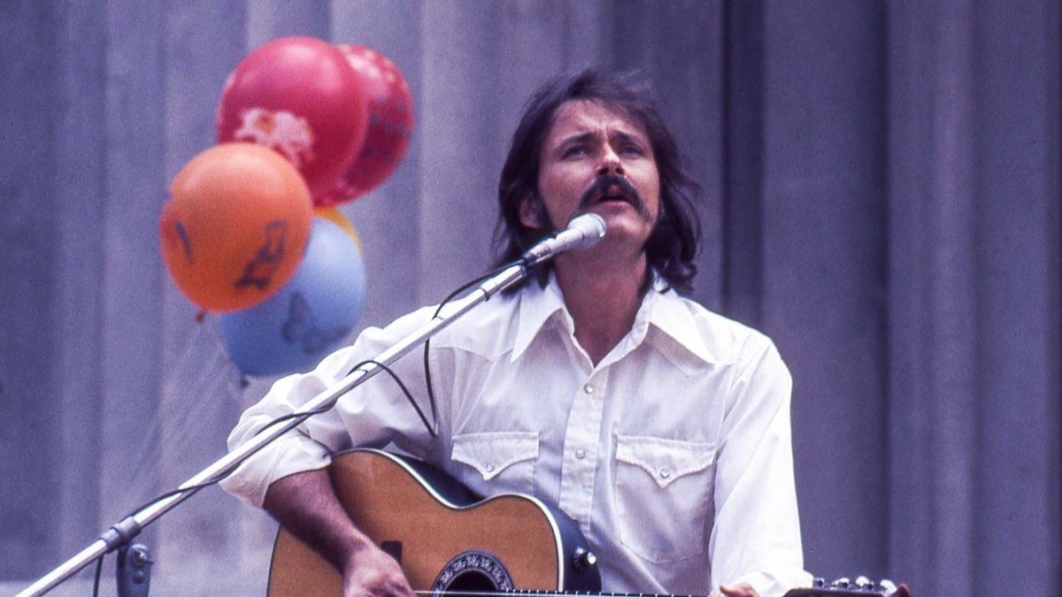 Penyanyi “Gement” Jesse Colin Young mengungkapkan penyebab kematian

 – Beragampengetahuan
